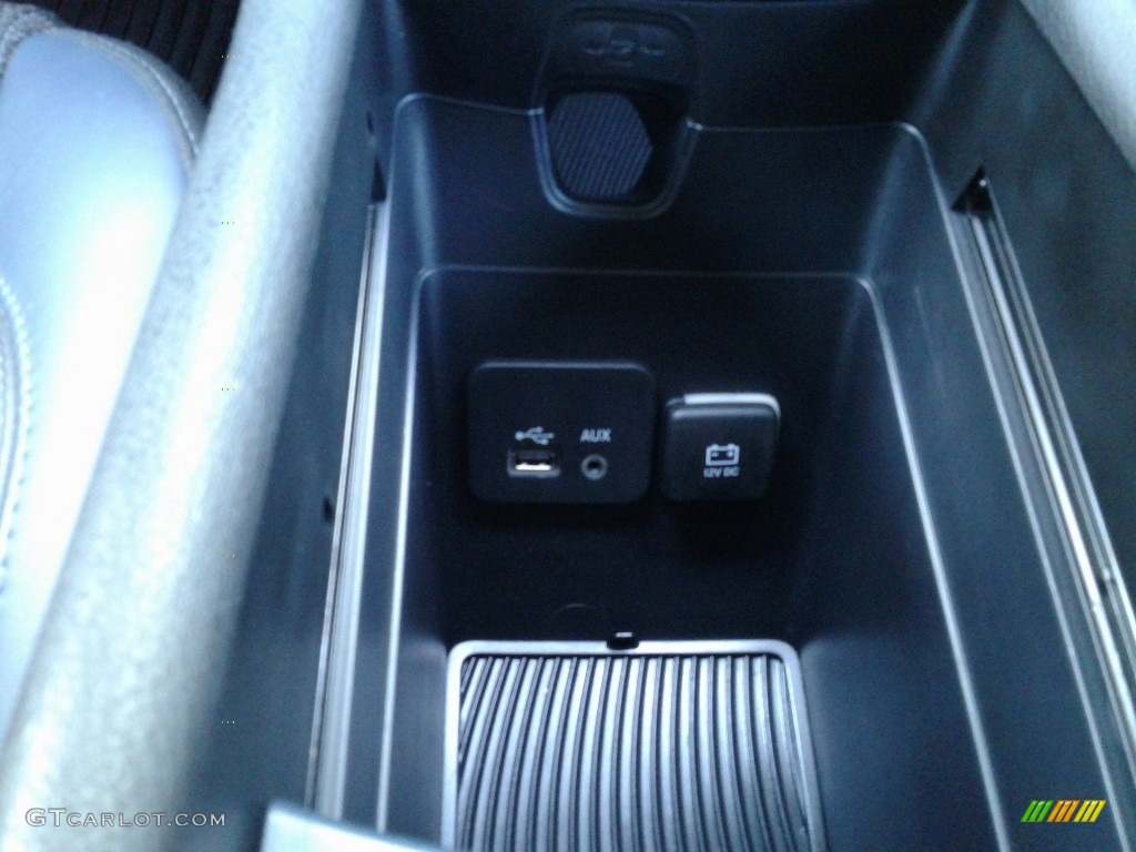 2015 200 S - Billet Silver Metallic / Black photo #23