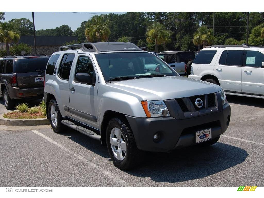 2005 Xterra SE - Silver Lightning Metallic / Desert/Graphite photo #1