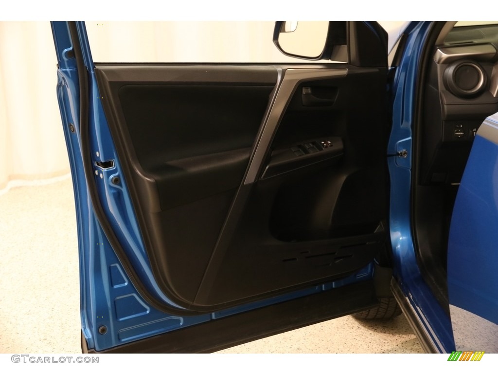2018 RAV4 LE - Electric Storm Blue / Black photo #4