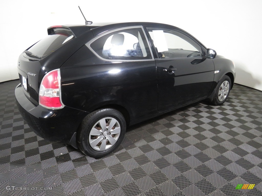 2011 Accent GS 3 Door - Ebony Black / Black photo #14