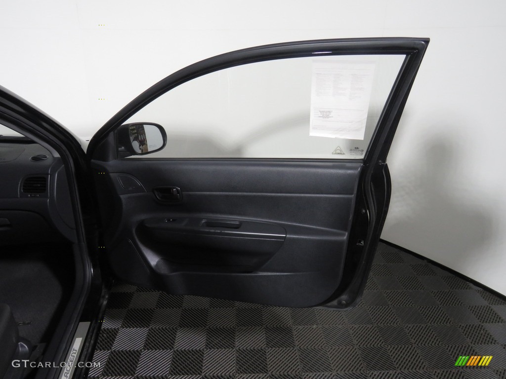 2011 Accent GS 3 Door - Ebony Black / Black photo #24