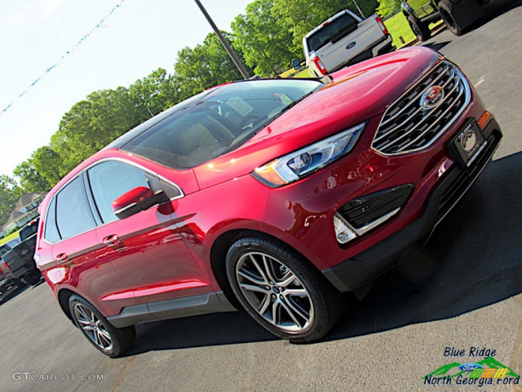 2019 Edge Titanium AWD - Ruby Red / Ceramic photo #32