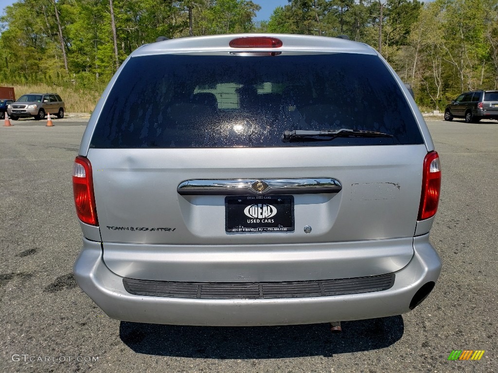 2007 Town & Country  - Bright Silver Metallic / Medium Slate Gray photo #4