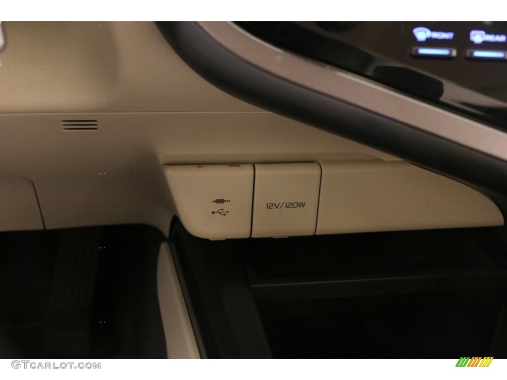 2018 Camry LE - Blue Crush Metallic / Macadamia photo #13