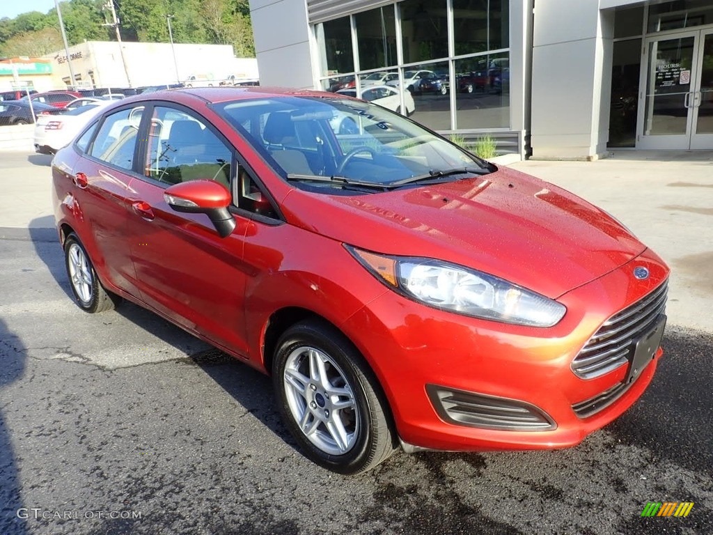 2018 Fiesta SE Sedan - Hot Pepper Red / Charcoal Black photo #9