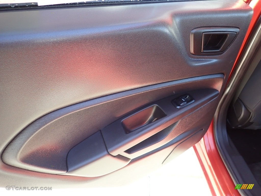2018 Fiesta SE Sedan - Hot Pepper Red / Charcoal Black photo #18