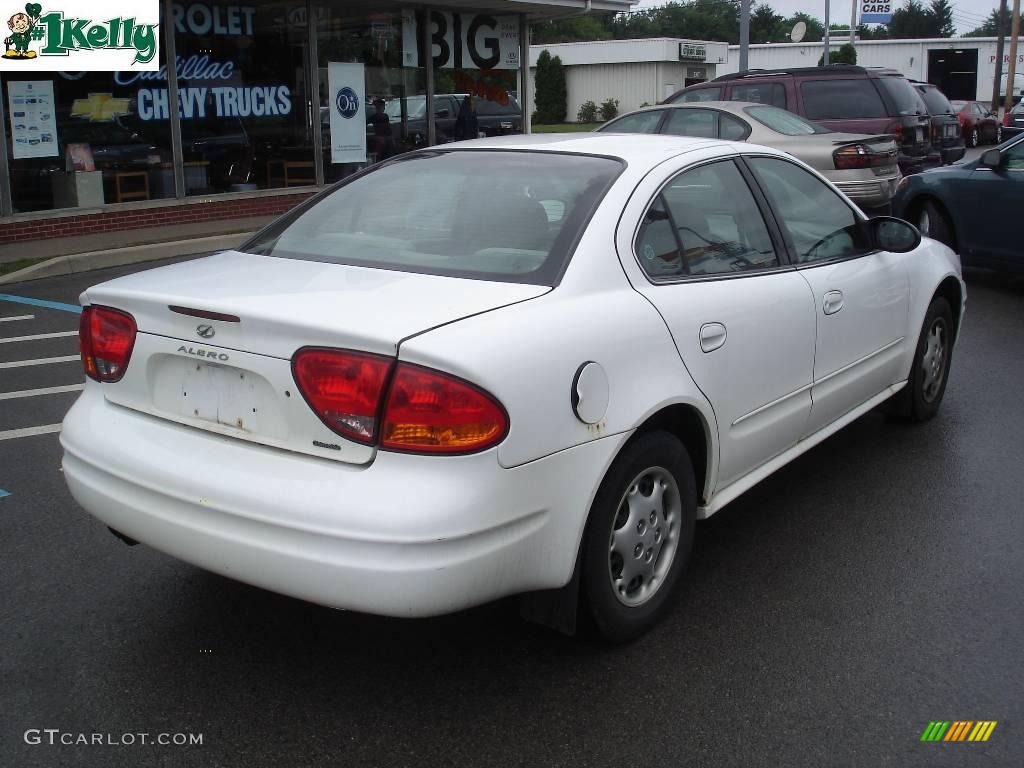 2000 Alero GX Sedan - Arctic White / Pewter photo #2