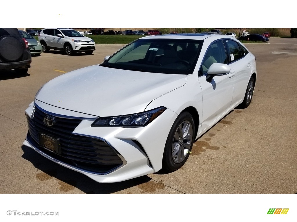 2019 Avalon XLE - Wind Chill Pearl / Beige photo #1