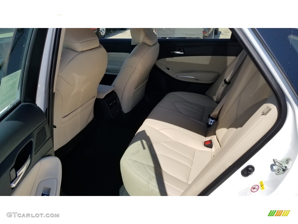 2019 Avalon XLE - Wind Chill Pearl / Beige photo #3