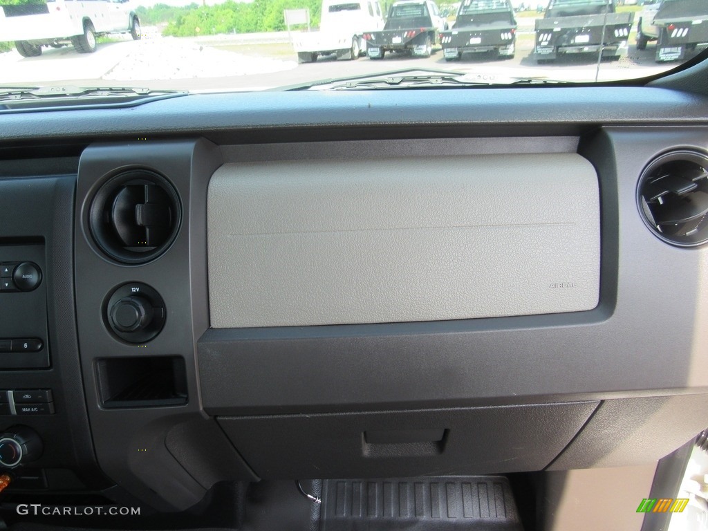 2010 F150 XL SuperCab 4x4 - Oxford White / Medium Stone photo #47