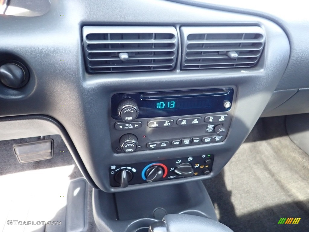 2005 Cavalier LS Coupe - Ultra Silver Metallic / Graphite Gray photo #28