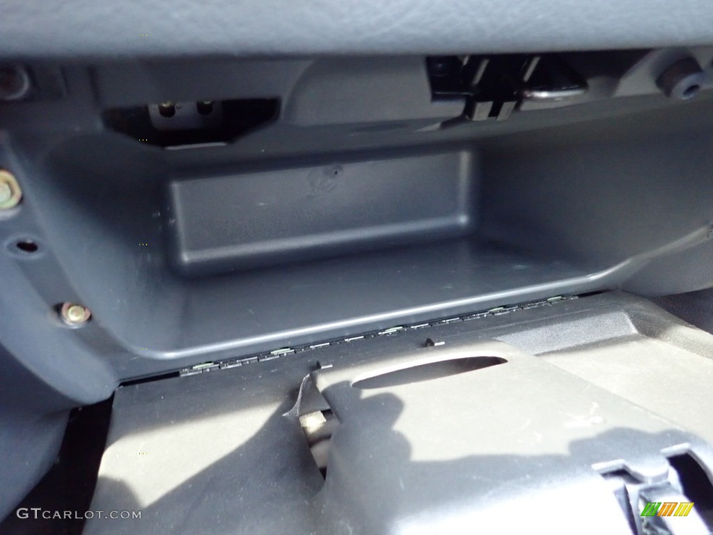 2005 Cavalier LS Coupe - Ultra Silver Metallic / Graphite Gray photo #29