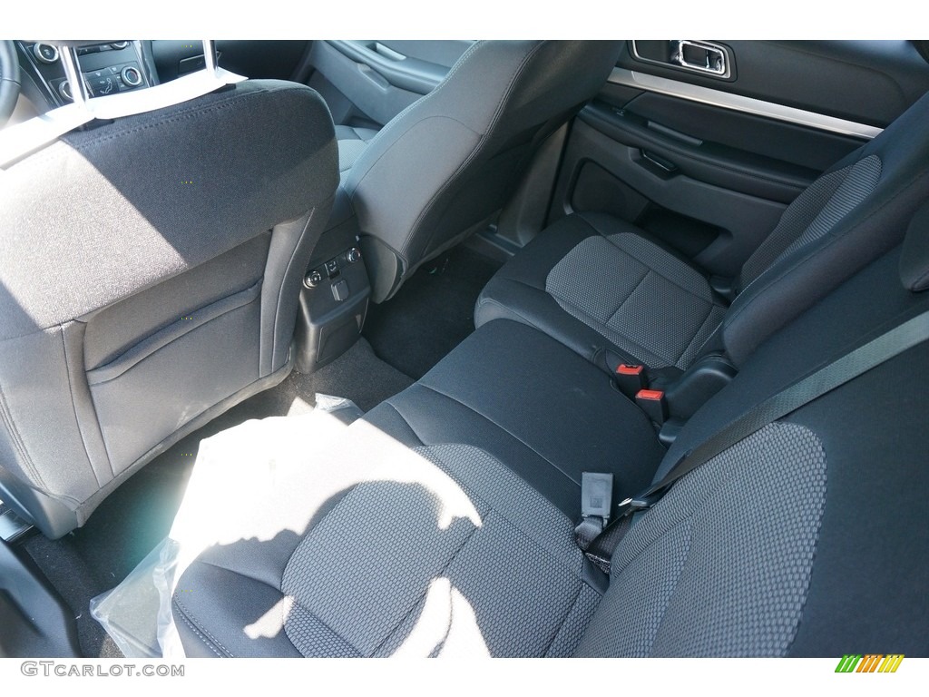 2019 Explorer XLT 4WD - Ingot Silver / Medium Black photo #5