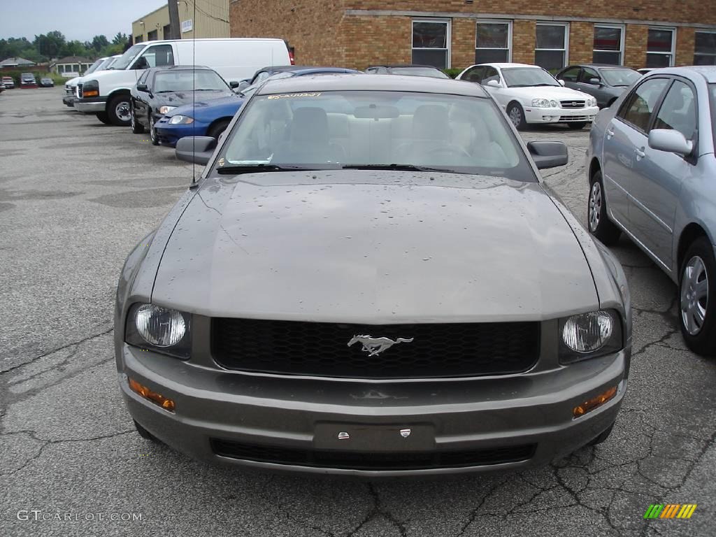 2005 Mustang V6 Premium Coupe - Mineral Grey Metallic / Medium Parchment photo #2