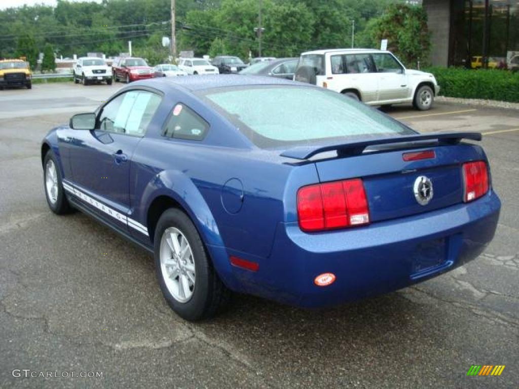 2006 Mustang V6 Deluxe Coupe - Vista Blue Metallic / Light Graphite photo #2
