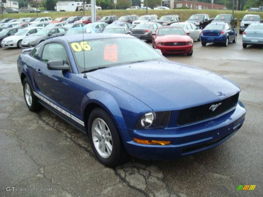2006 Mustang V6 Deluxe Coupe - Vista Blue Metallic / Light Graphite photo #6