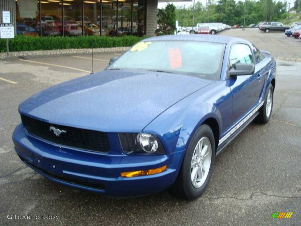 2006 Mustang V6 Deluxe Coupe - Vista Blue Metallic / Light Graphite photo #11