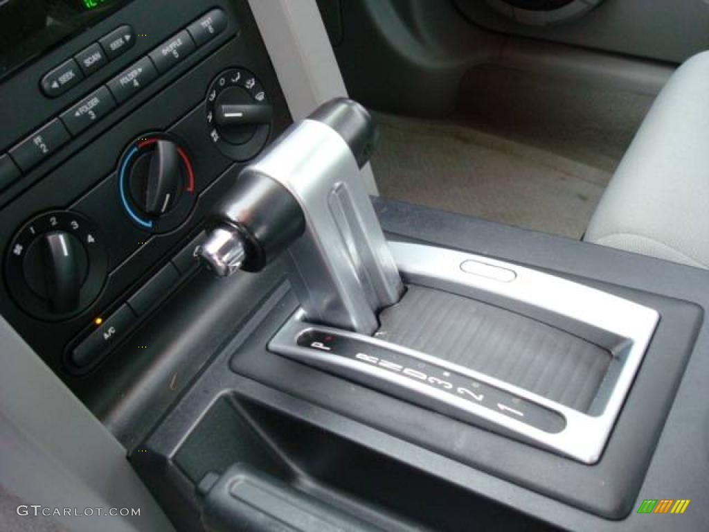2006 Mustang V6 Deluxe Coupe - Vista Blue Metallic / Light Graphite photo #16