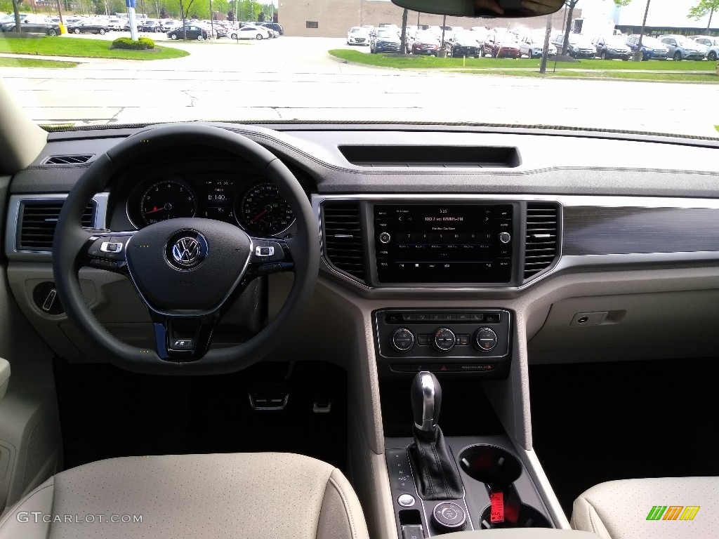 2019 Volkswagen Atlas SE R-Line 4Motion Shetland Dashboard Photo #133478605