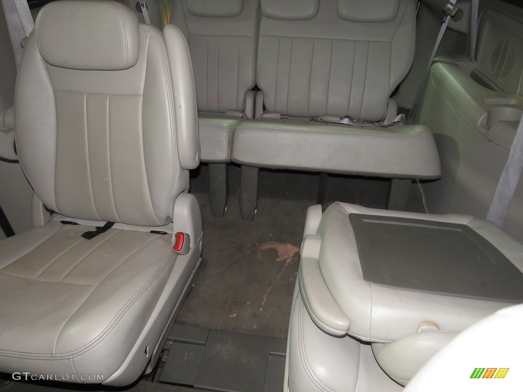 2007 Town & Country Touring - Magnesium Pearl / Medium Slate Gray photo #24