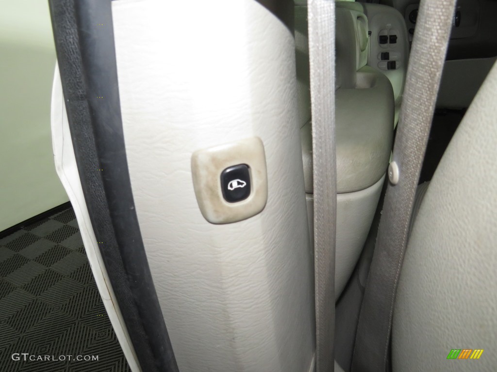2007 Town & Country Touring - Magnesium Pearl / Medium Slate Gray photo #26