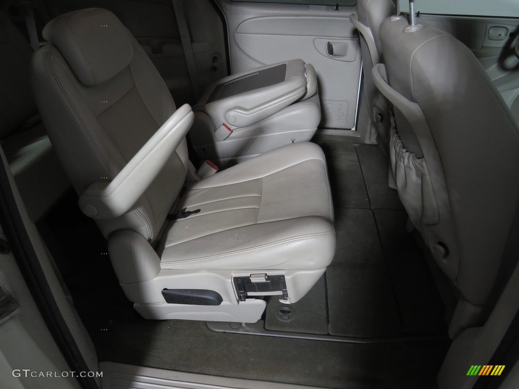 2007 Town & Country Touring - Magnesium Pearl / Medium Slate Gray photo #27