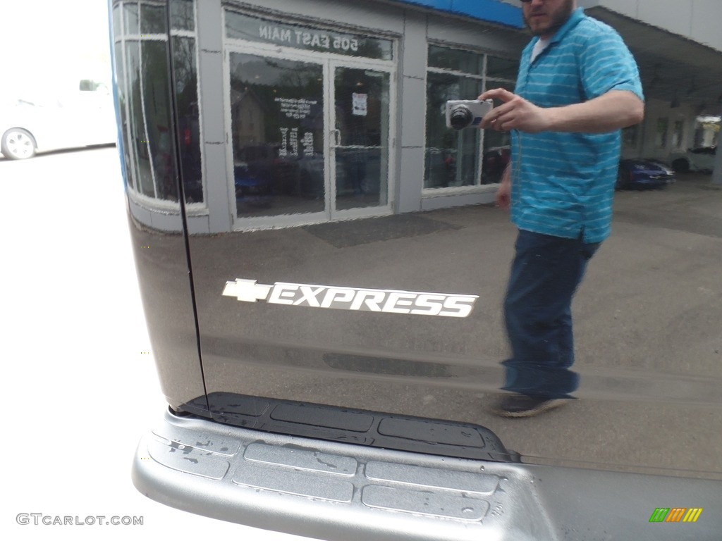 2019 Express 3500 Cargo WT - Black / Medium Pewter photo #11