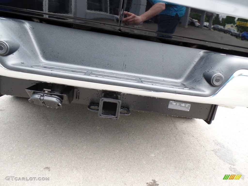 2019 Express 3500 Cargo WT - Black / Medium Pewter photo #12