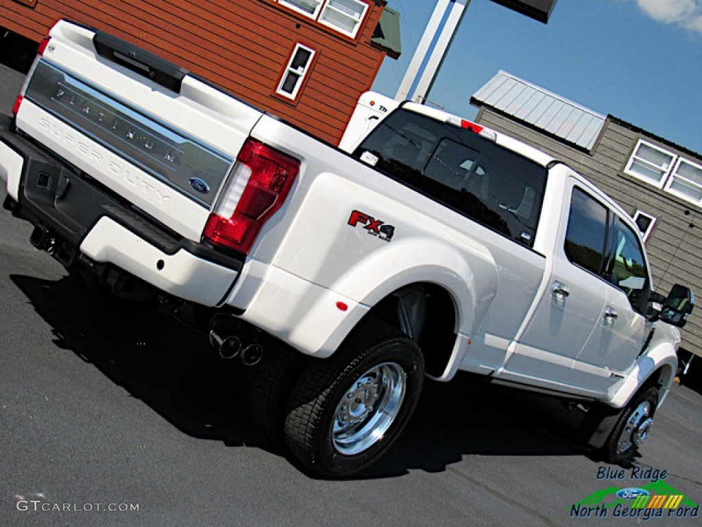 2019 F450 Super Duty Platinum Crew Cab 4x4 - White Platinum Metallic Tri-Coat / Black photo #40