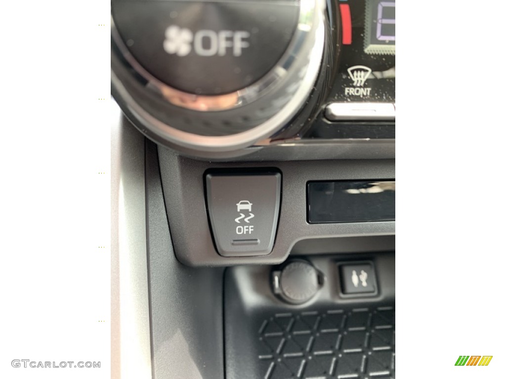 2019 RAV4 XLE AWD Hybrid - Silver Sky Metallic / Black photo #42