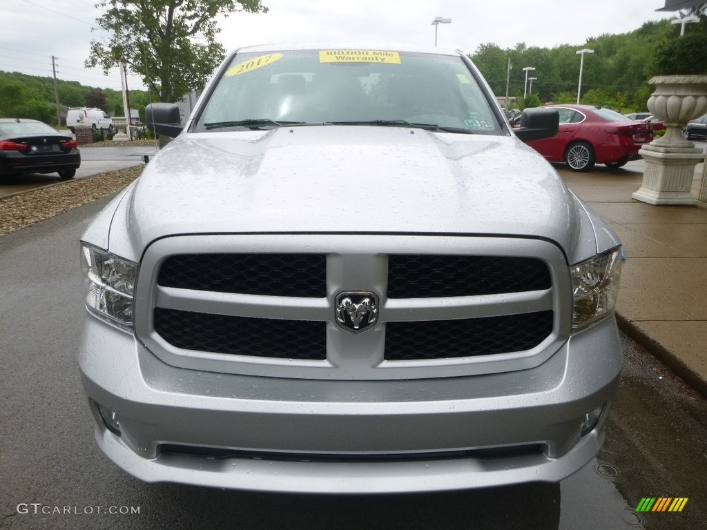 2017 1500 Express Quad Cab 4x4 - Bright Silver Metallic / Black/Diesel Gray photo #4