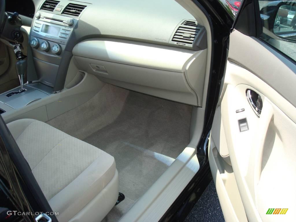 2007 Camry LE - Black / Bisque photo #17