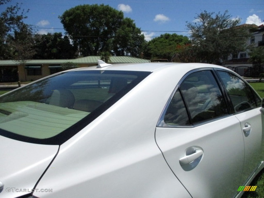 2010 HS 250h Hybrid Premium - Starfire White Pearl / Parchment photo #33