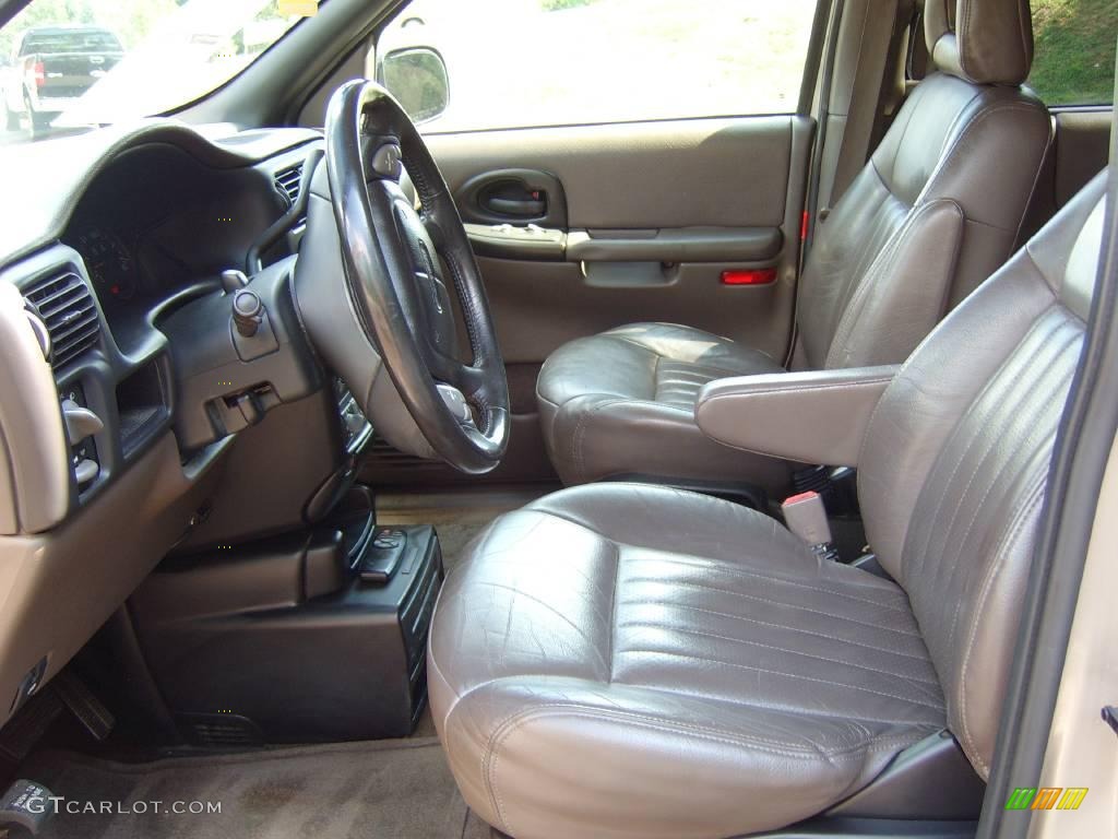 2000 Montana Vision - Light Taupe Metallic / Taupe photo #14