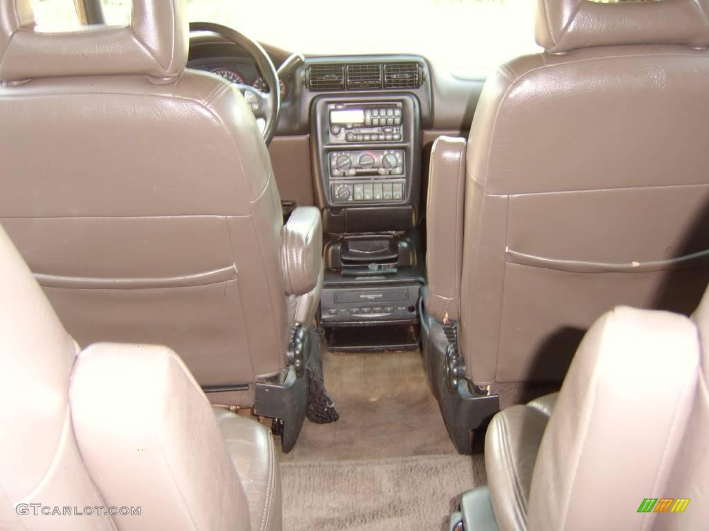 2000 Montana Vision - Light Taupe Metallic / Taupe photo #18