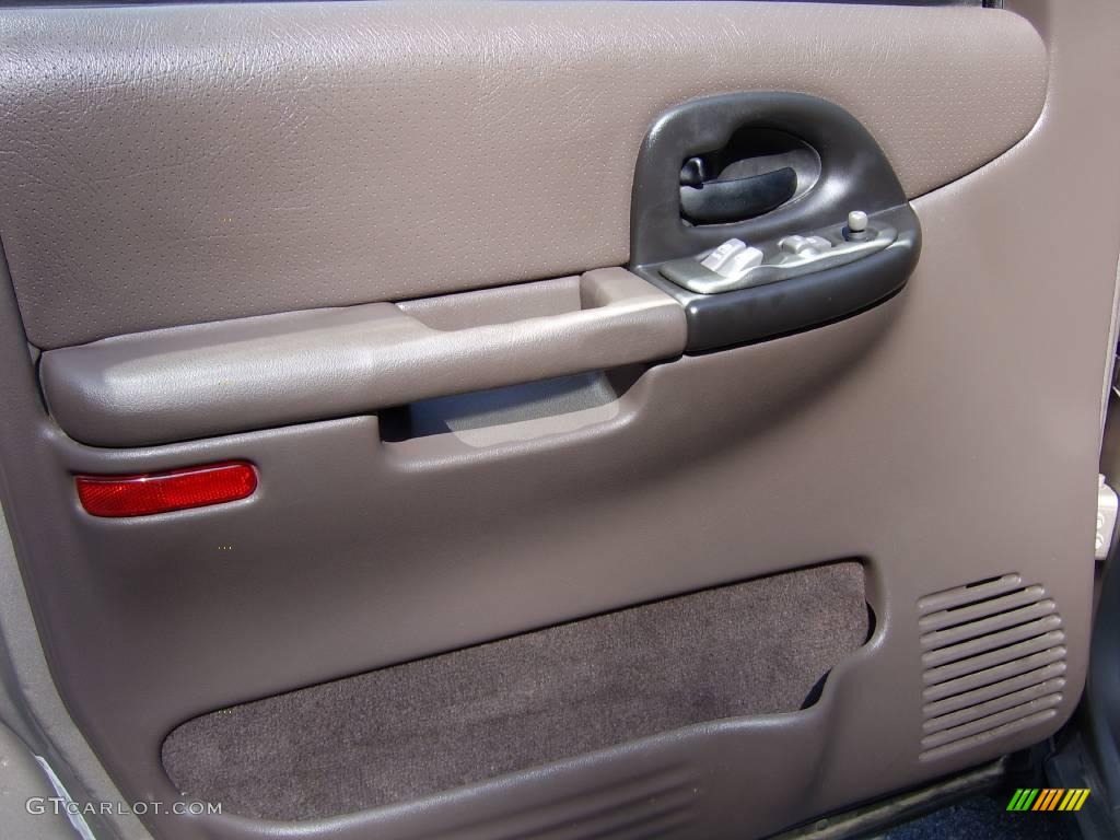 2000 Montana Vision - Light Taupe Metallic / Taupe photo #22