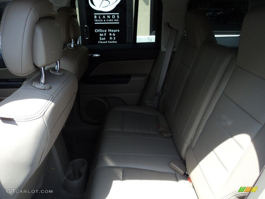 2016 Patriot High Altitude 4x4 - Black / Light Pebble Beige/Dark Slate Gray photo #8