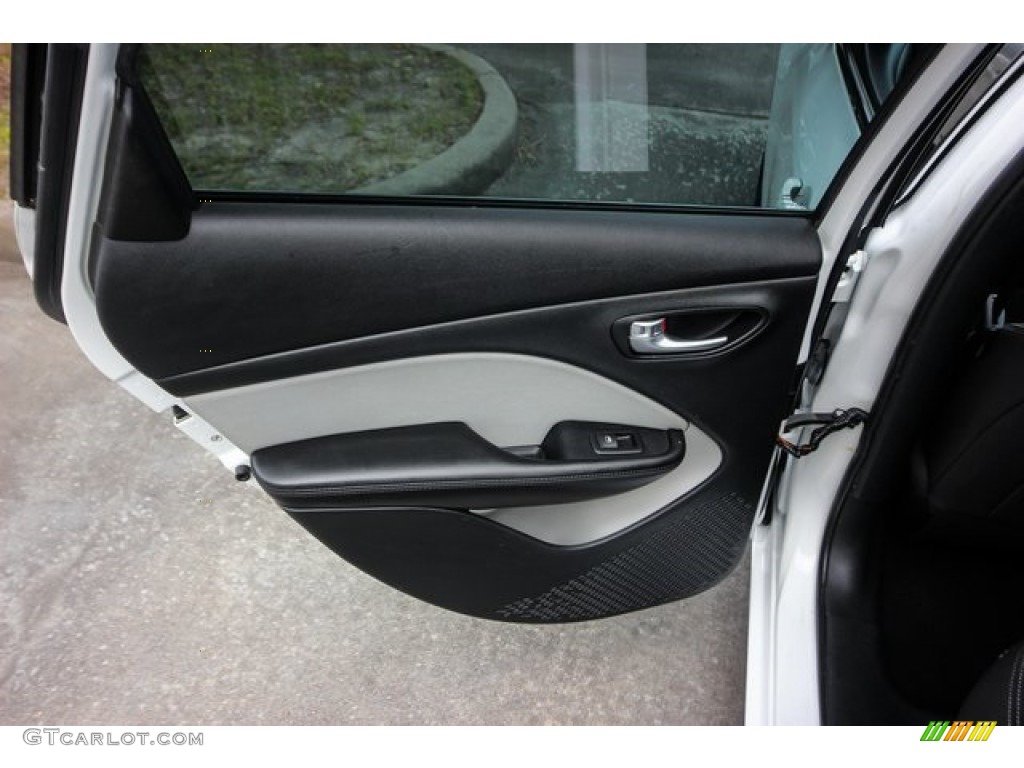 2015 Dart SXT - Bright White / Black/Light Tungsten Accent Stitching photo #17