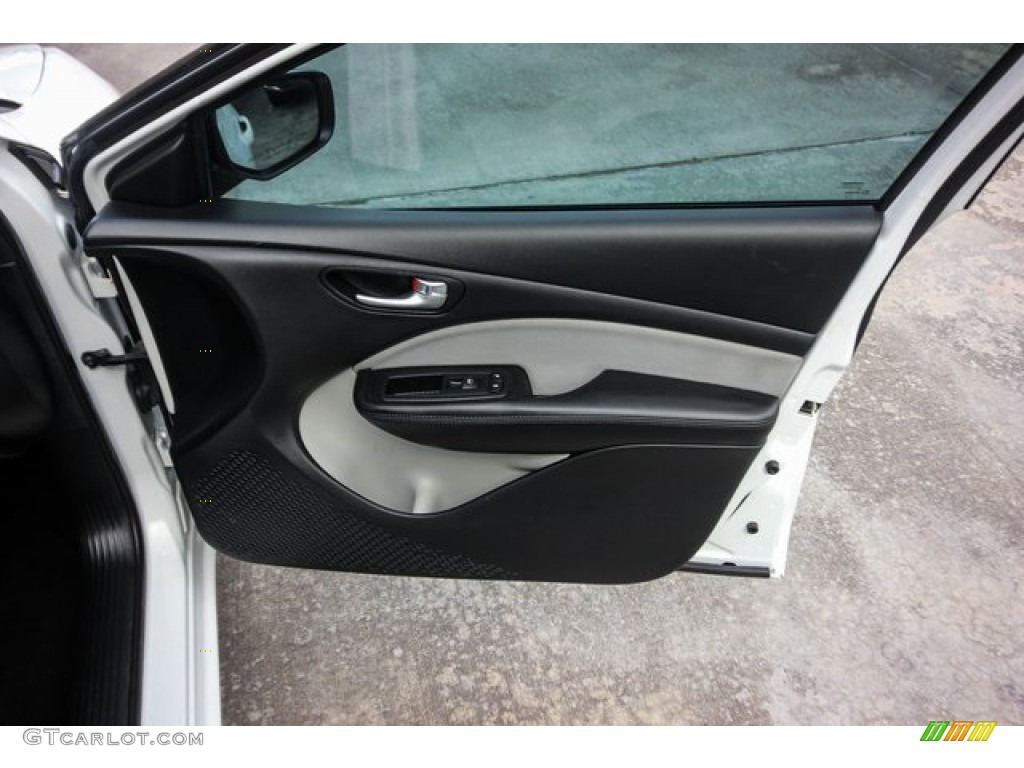 2015 Dart SXT - Bright White / Black/Light Tungsten Accent Stitching photo #22