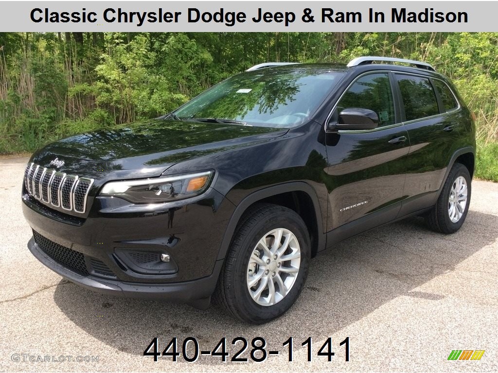 2019 Cherokee Latitude 4x4 - Diamond Black Crystal Pearl / Black photo #1