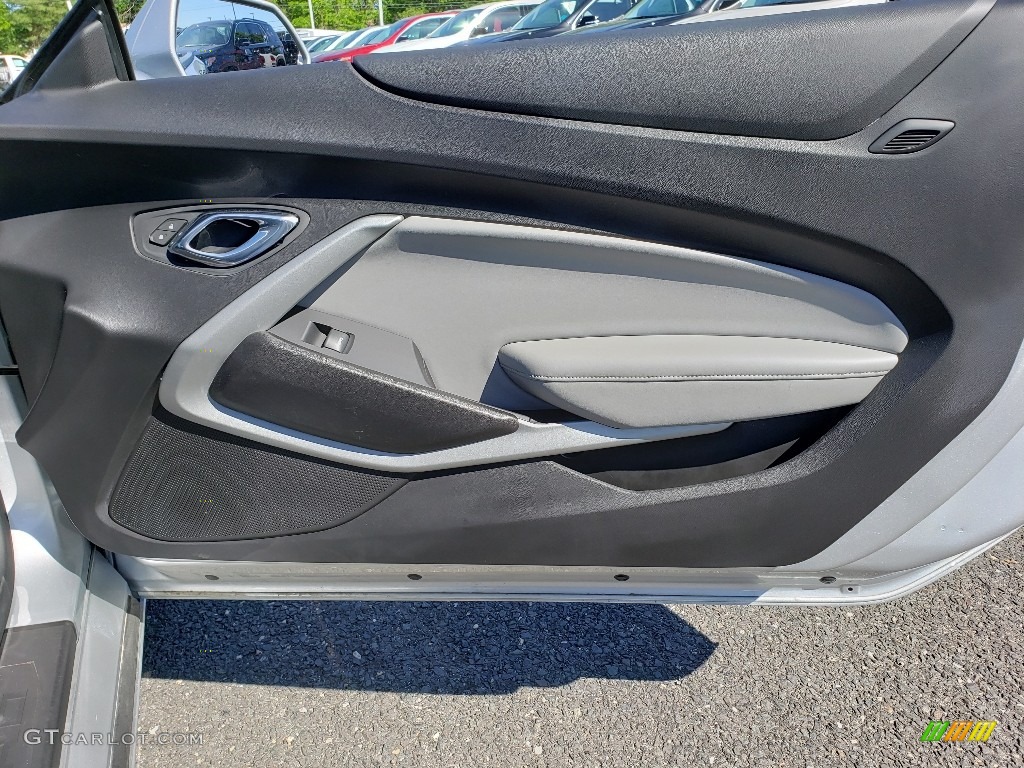 2017 Chevrolet Camaro SS Coupe Medium Ash Gray Door Panel Photo #133536544