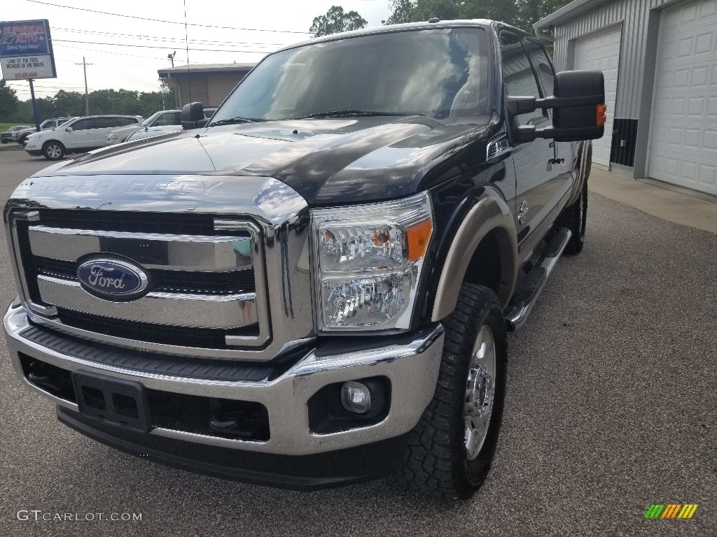 2011 F250 Super Duty Lariat Crew Cab 4x4 - Tuxedo Black Metallic / Black Two Tone Leather photo #4