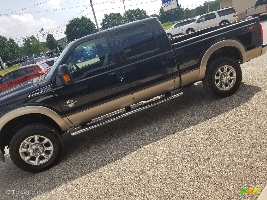 2011 F250 Super Duty Lariat Crew Cab 4x4 - Tuxedo Black Metallic / Black Two Tone Leather photo #6