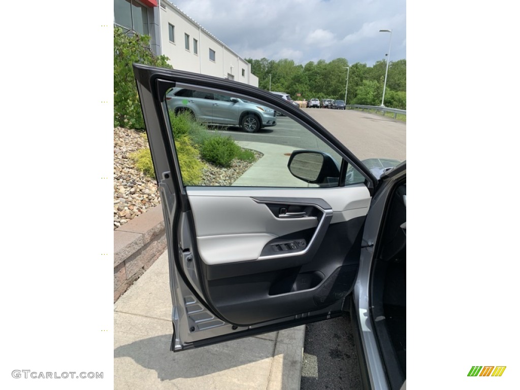 2019 RAV4 XLE AWD Hybrid - Silver Sky Metallic / Light Gray photo #8