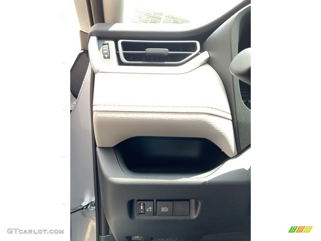 2019 RAV4 XLE AWD Hybrid - Silver Sky Metallic / Light Gray photo #10