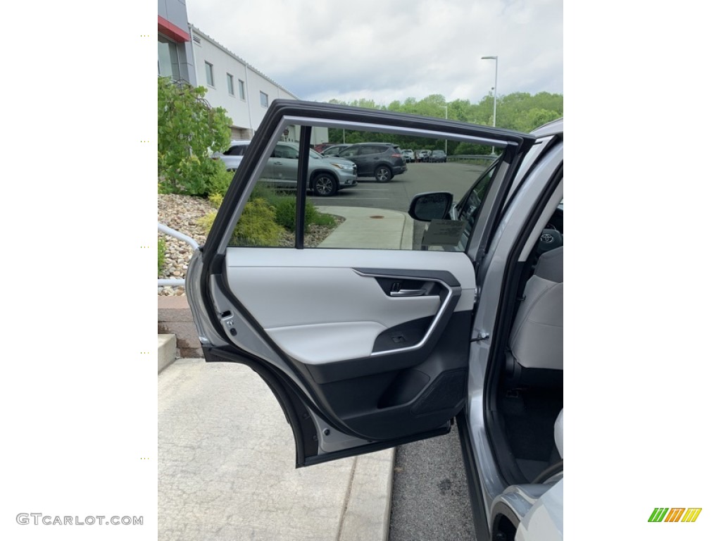 2019 RAV4 XLE AWD Hybrid - Silver Sky Metallic / Light Gray photo #15
