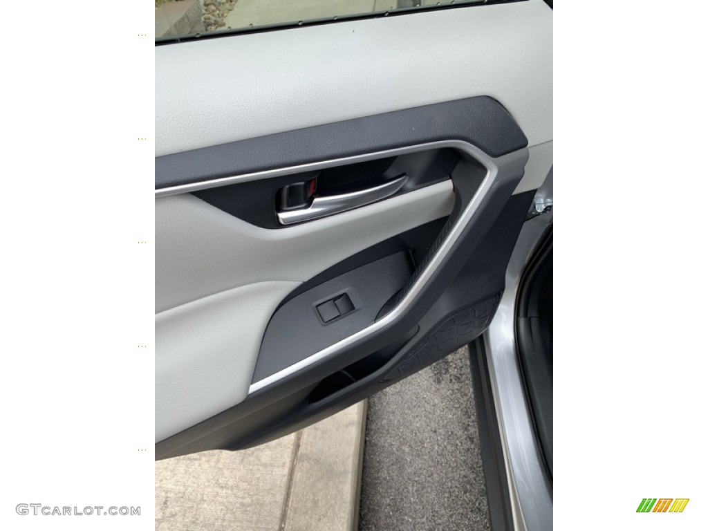 2019 RAV4 XLE AWD Hybrid - Silver Sky Metallic / Light Gray photo #16