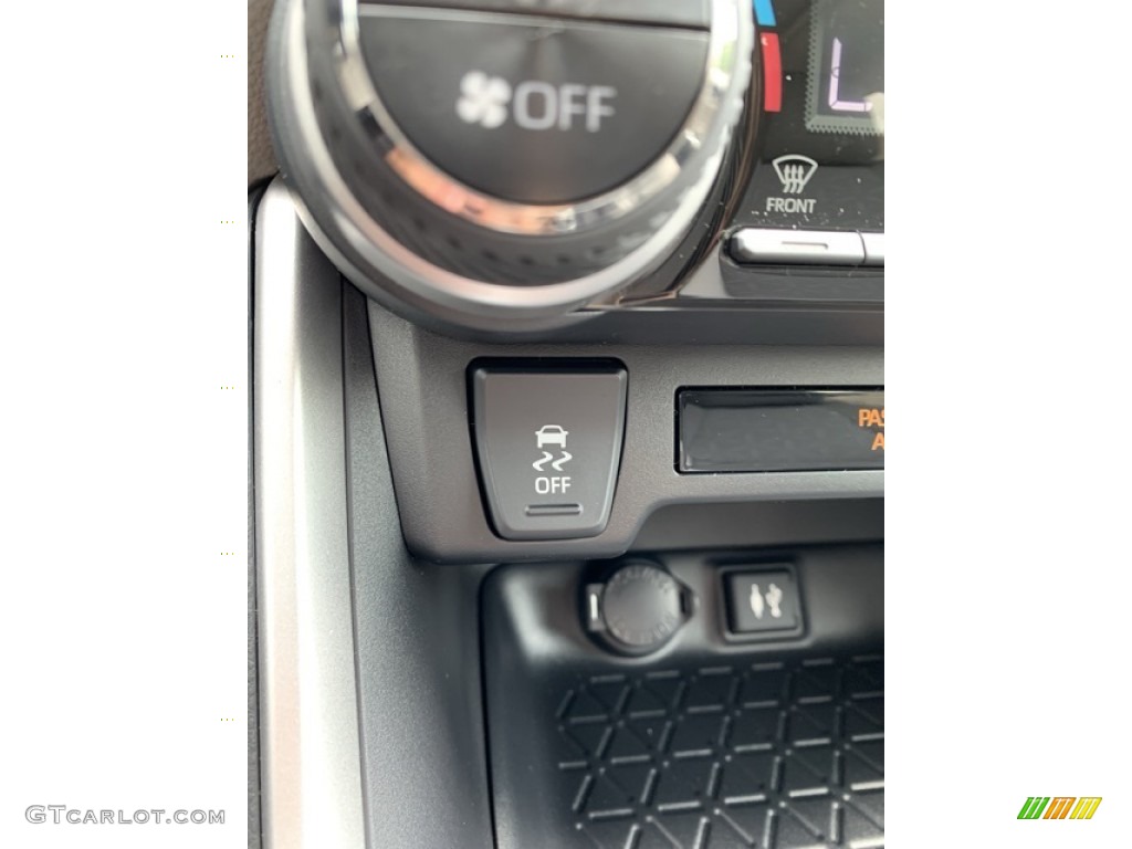 2019 RAV4 XLE AWD Hybrid - Silver Sky Metallic / Light Gray photo #42