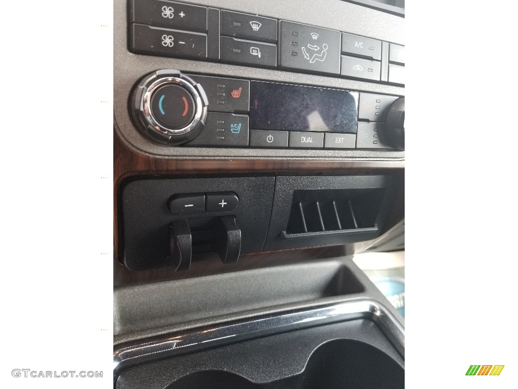 2011 F250 Super Duty Lariat Crew Cab 4x4 - Tuxedo Black Metallic / Black Two Tone Leather photo #26