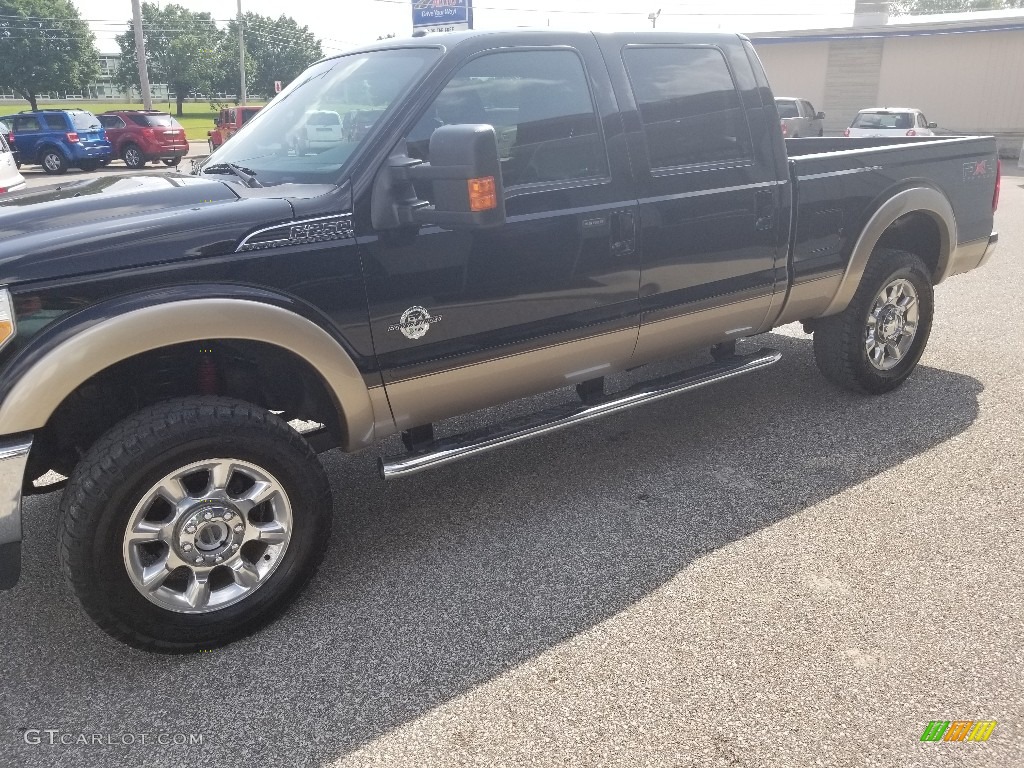 2011 F250 Super Duty Lariat Crew Cab 4x4 - Tuxedo Black Metallic / Black Two Tone Leather photo #44